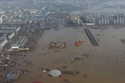 Оренбург тонет вслед за Орском: впечатляющие кадры наводнения на Урале (фото, видео)
